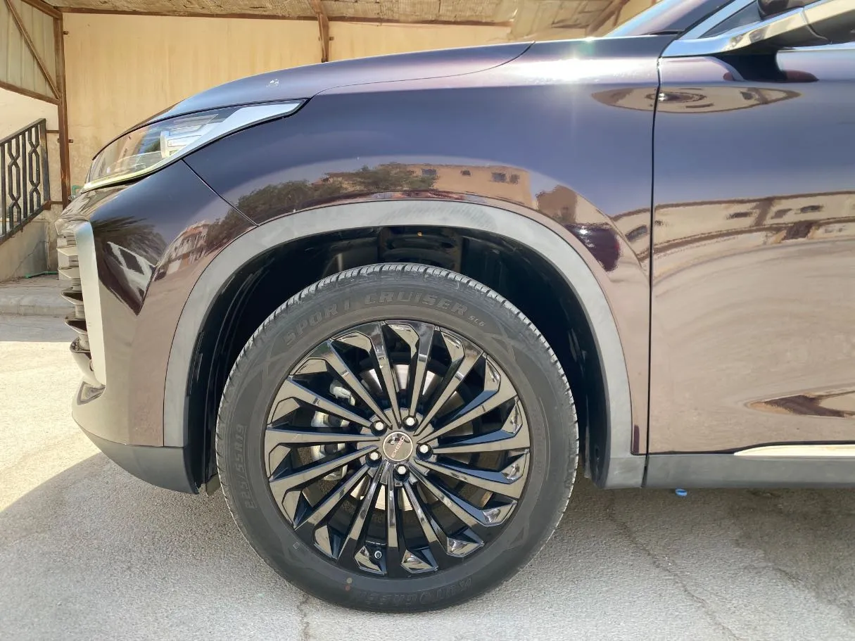 Car image 9