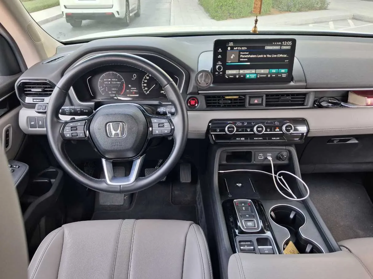 Car image 15