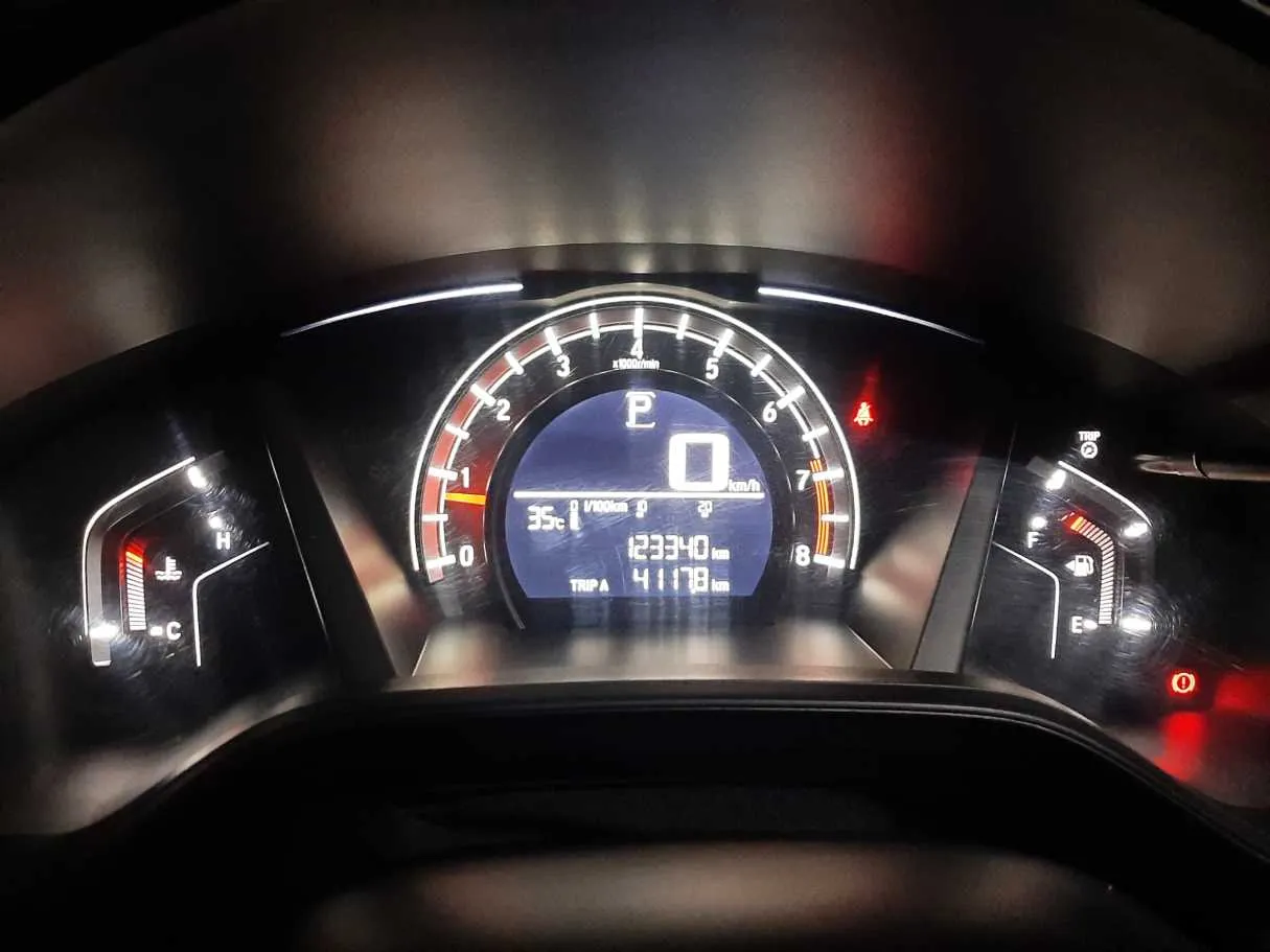Car image 12