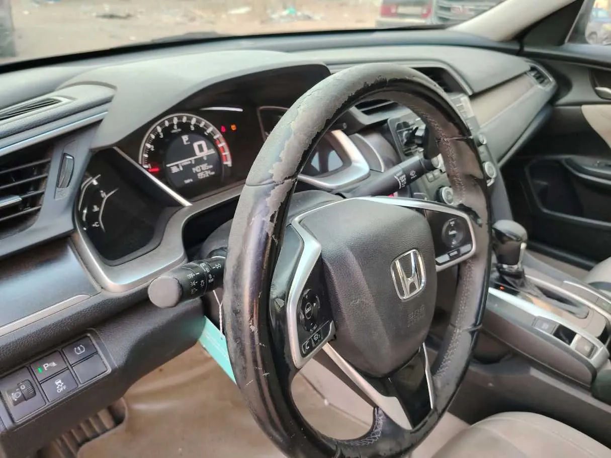 Car image 27