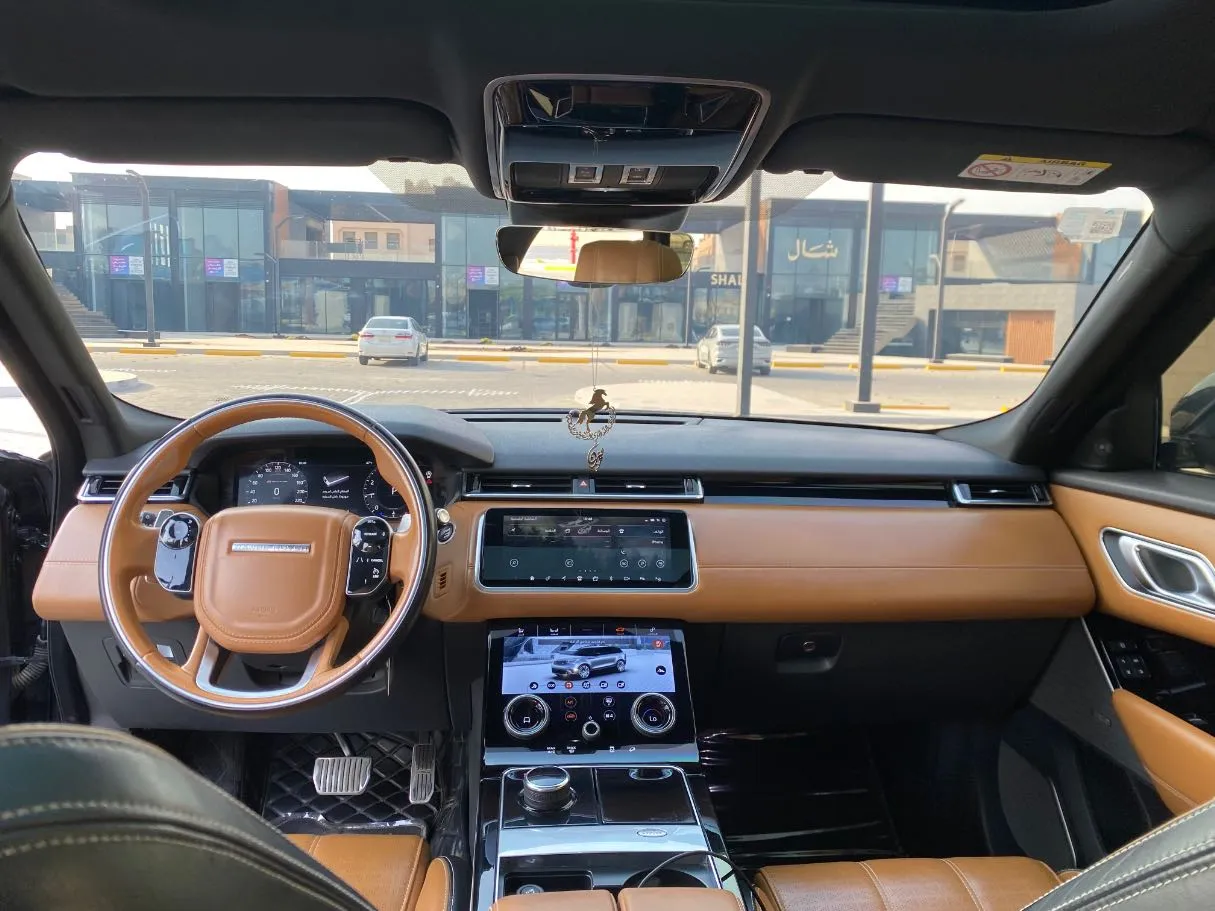 Car image 15
