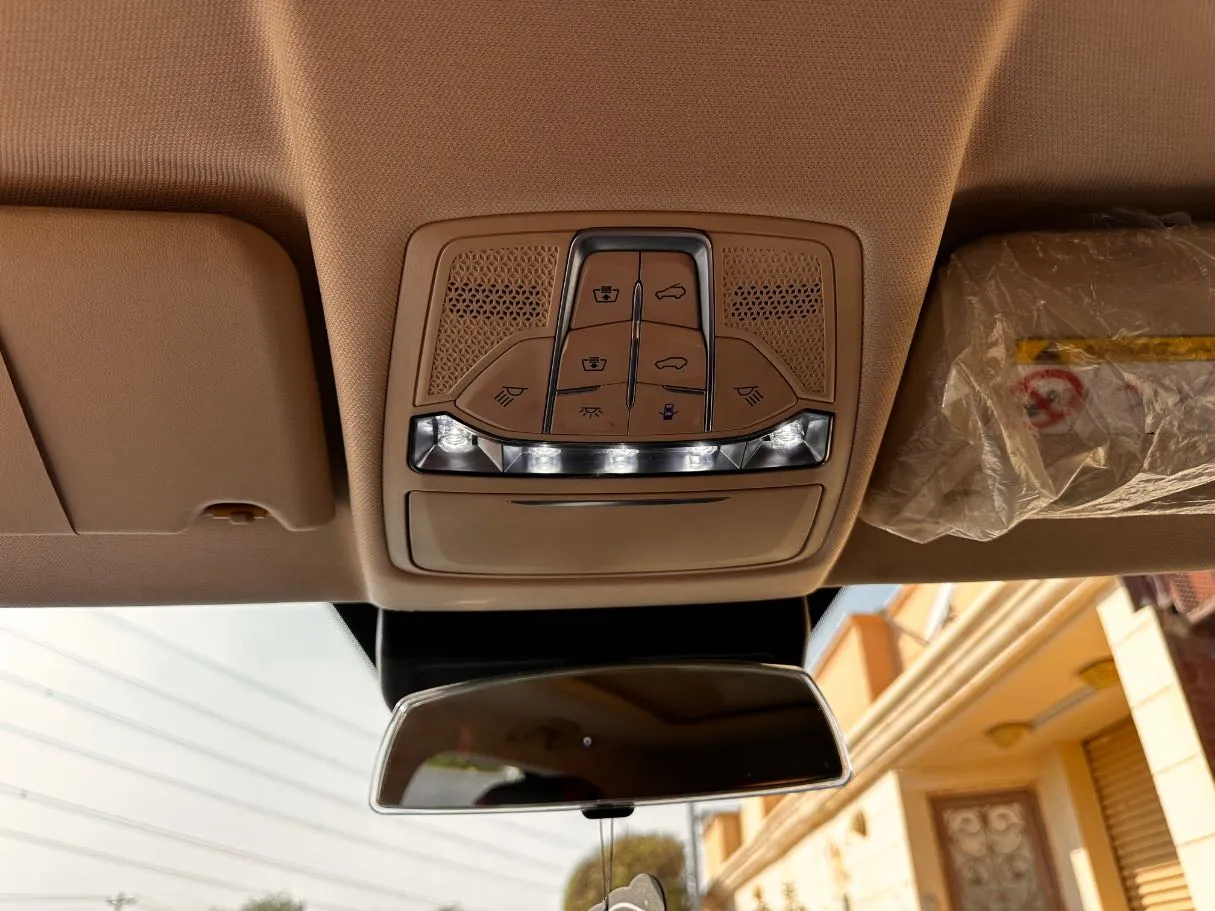 Car image 25