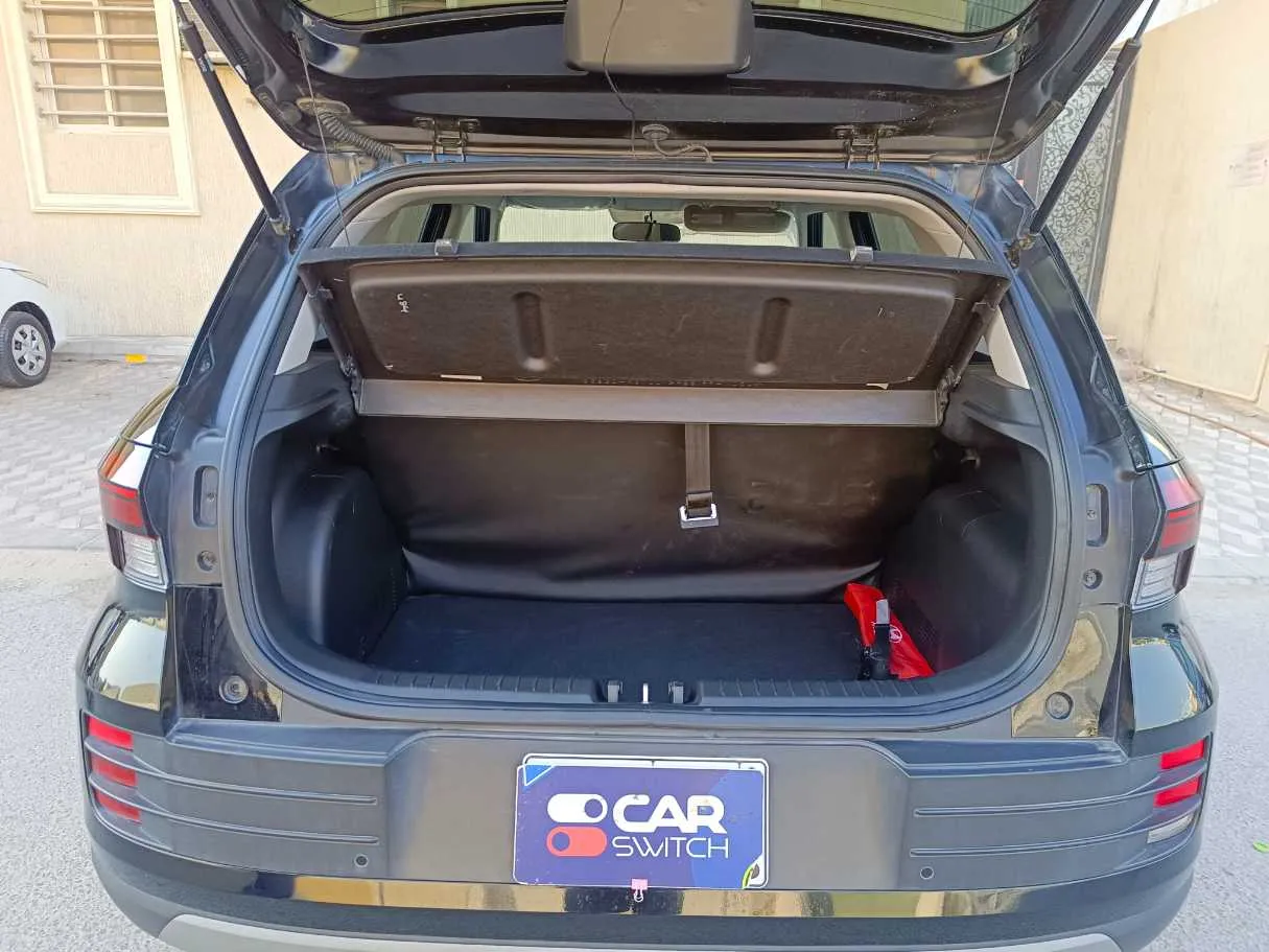 Car image 26