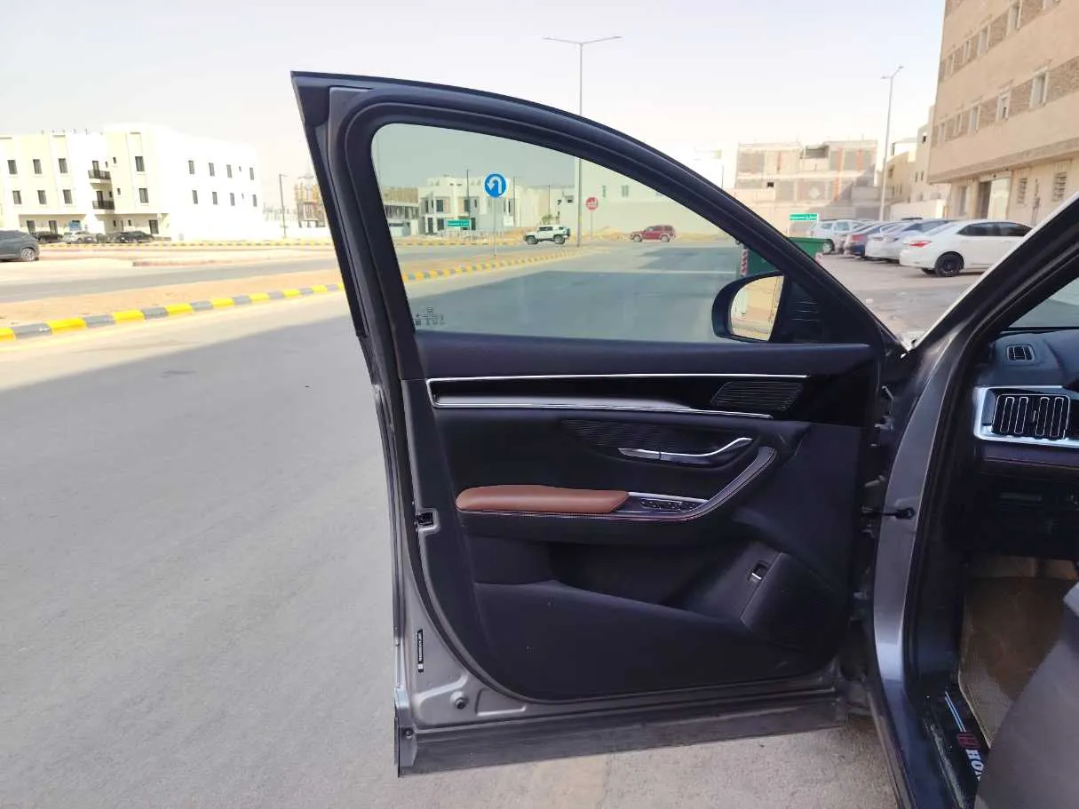 Car image 11