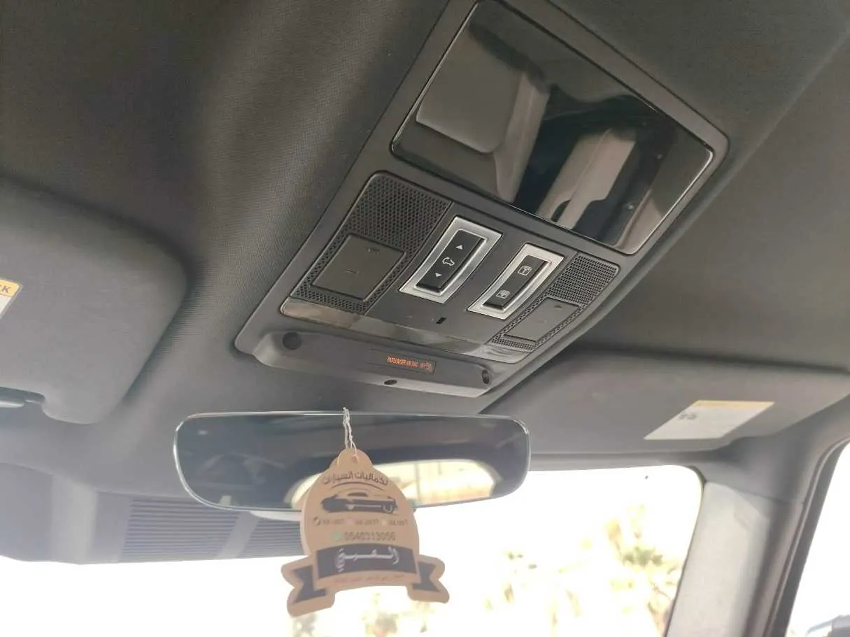 Car image 43