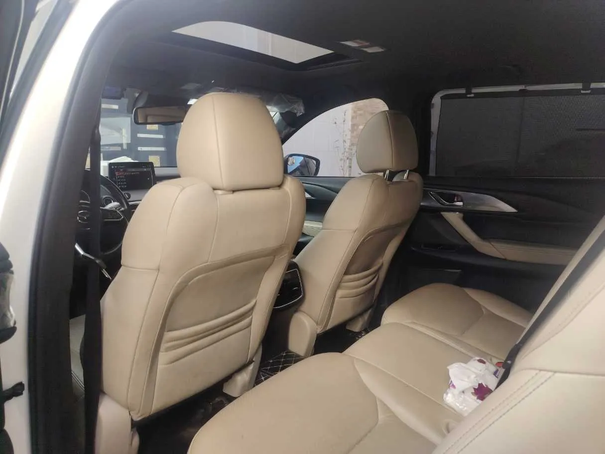 Car image 15