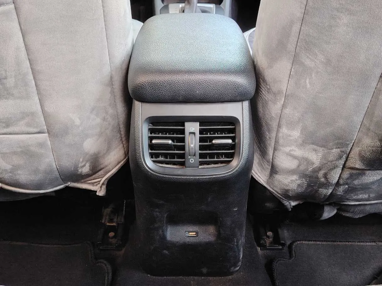Car image 27