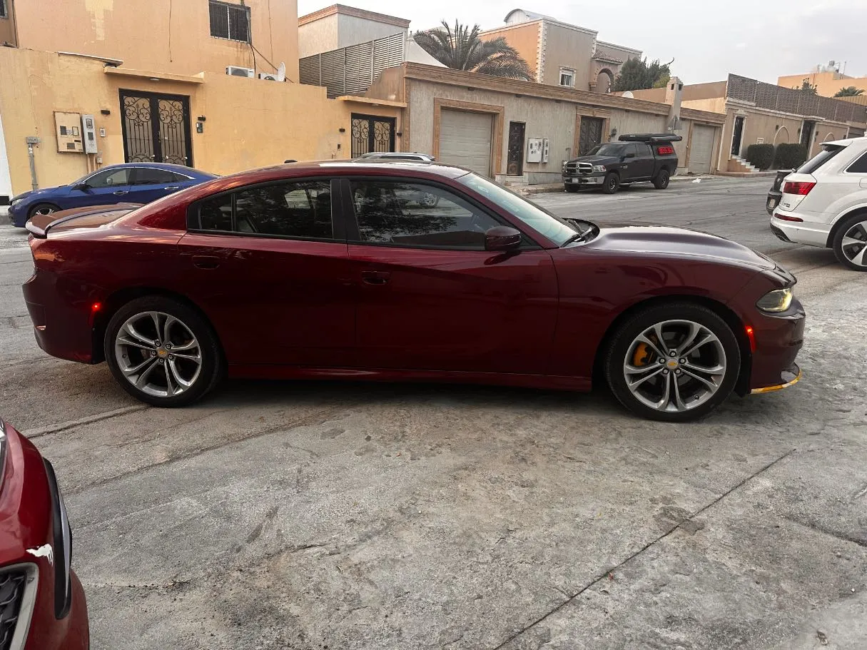 Car image 4