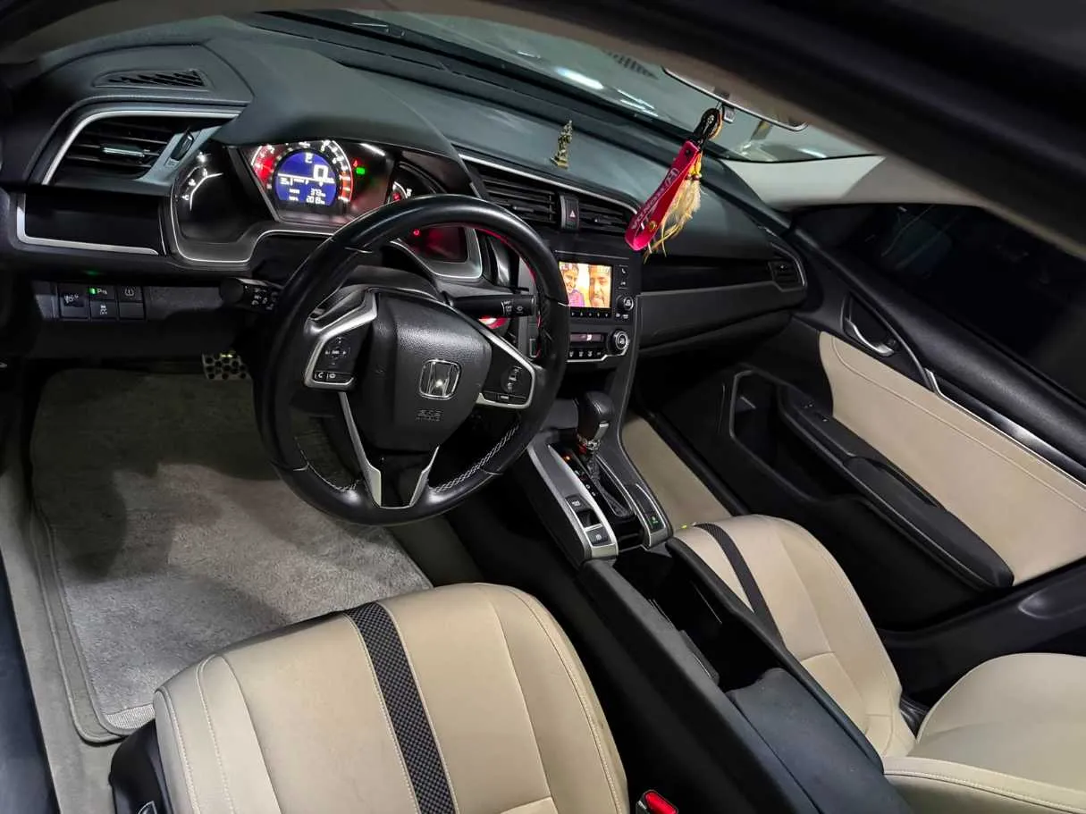 Car image 7