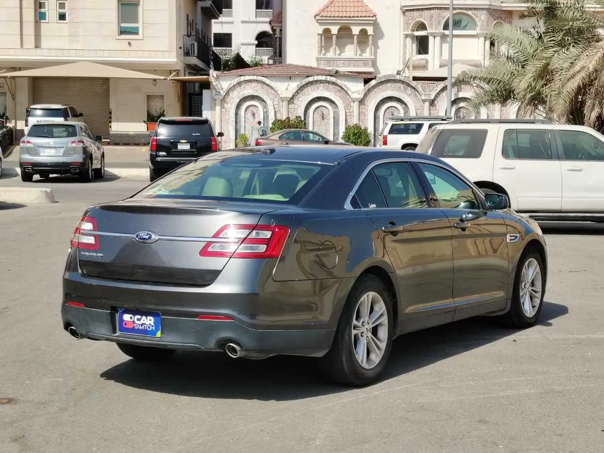 Car image 5