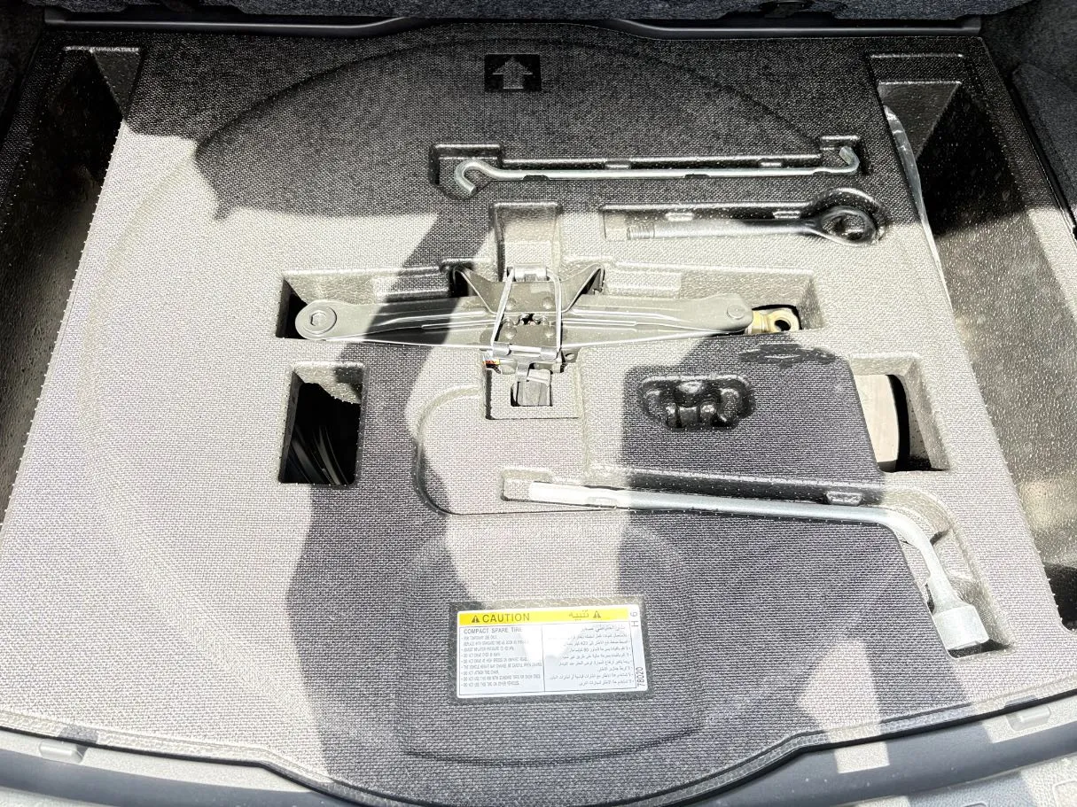 Car image 24