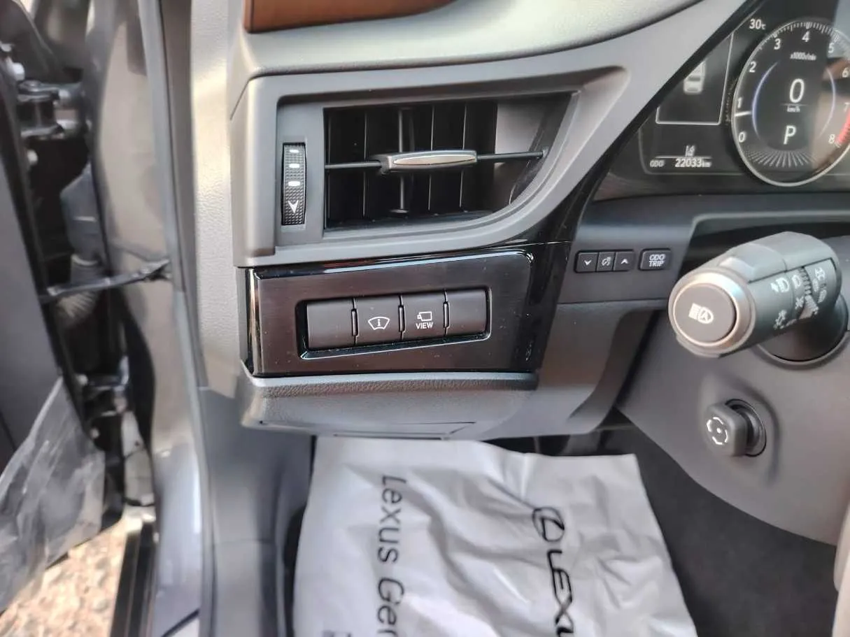 Car image 44