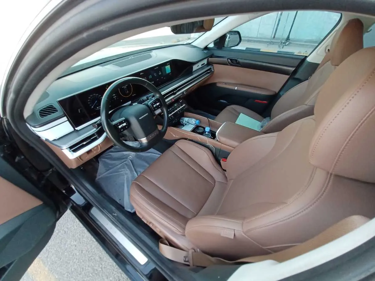 Car image 11