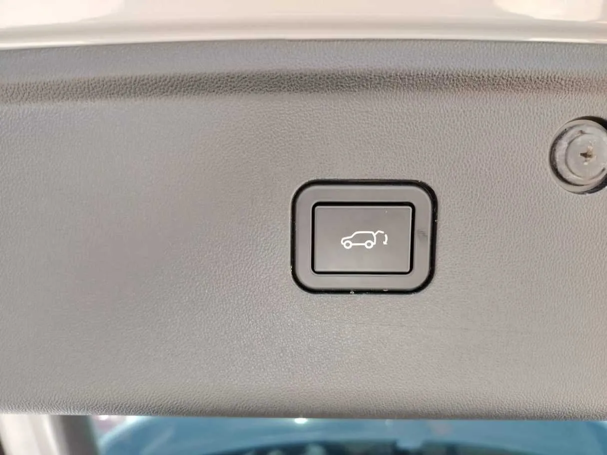 Car image 48