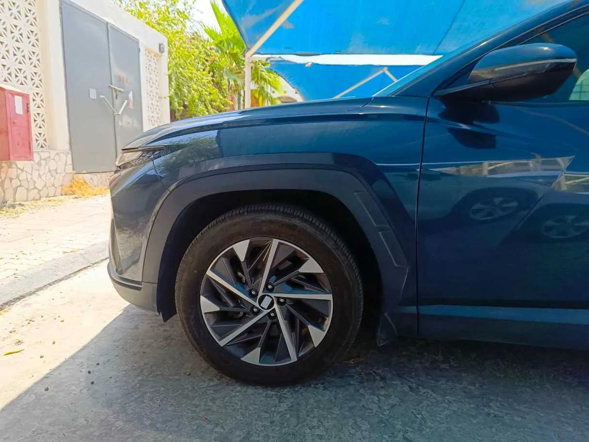 Car image 9