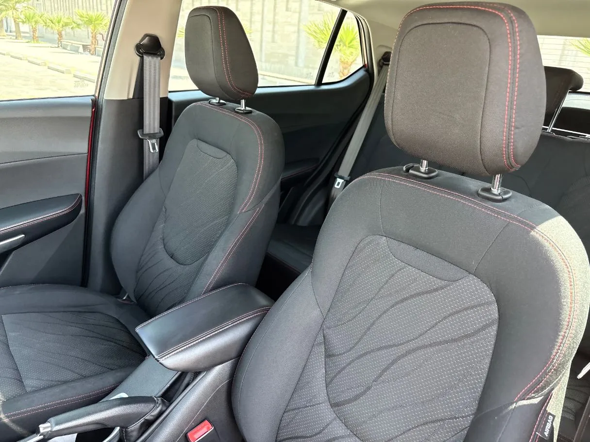 Car image 13