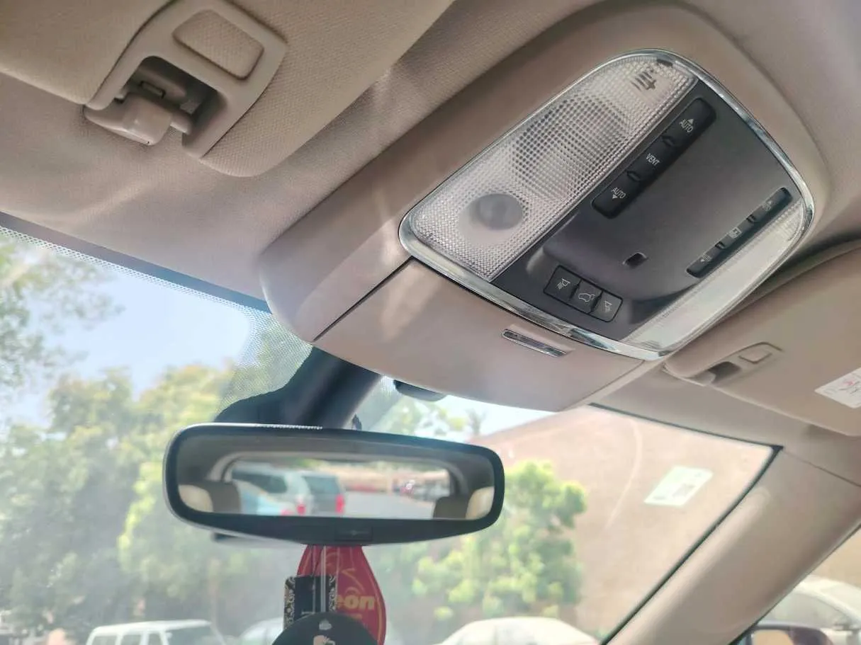 Car image 30