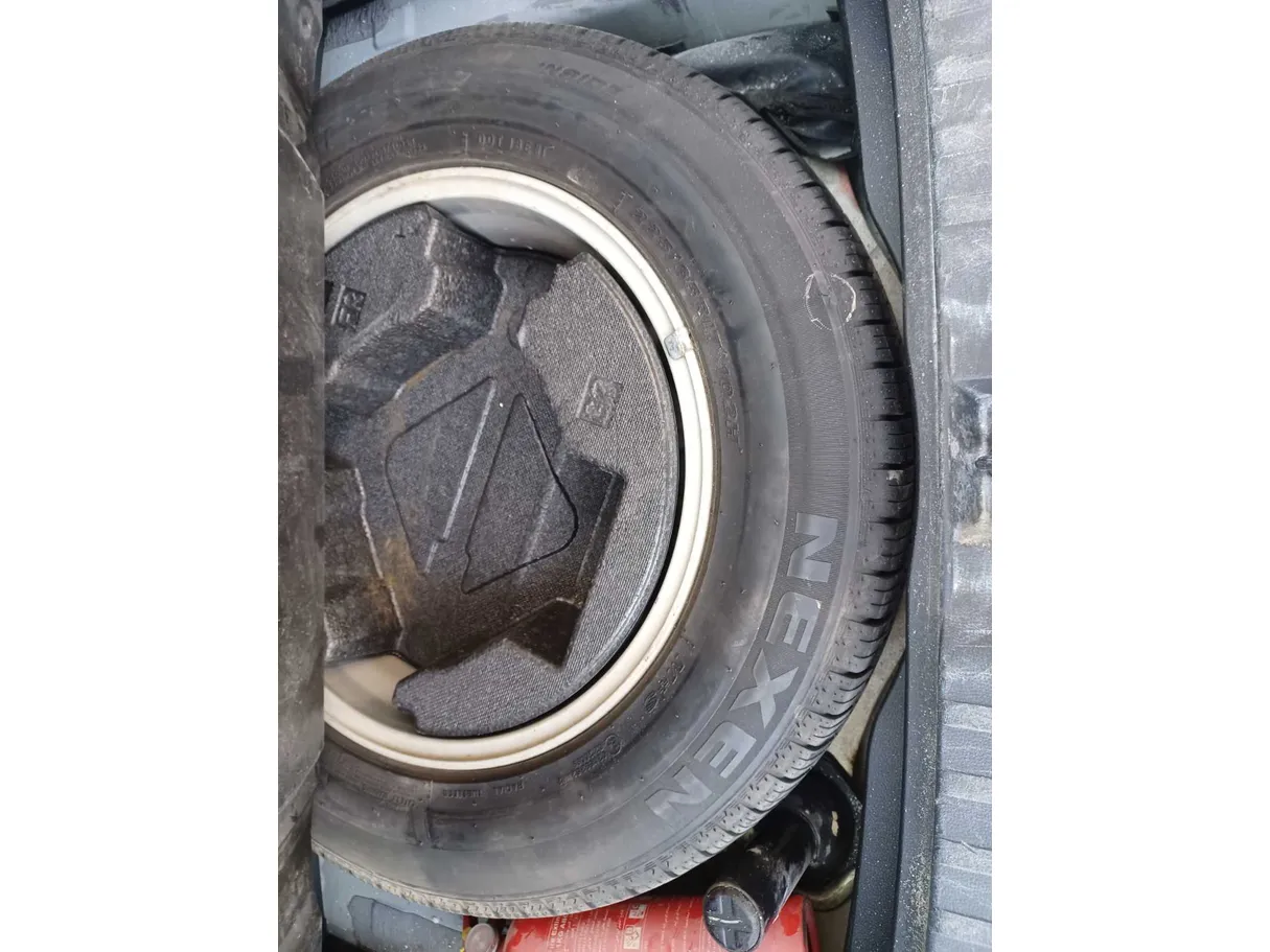 Car image 25