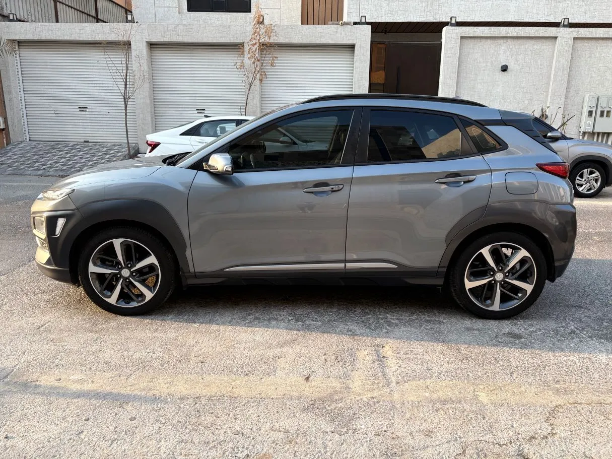 Car image 8