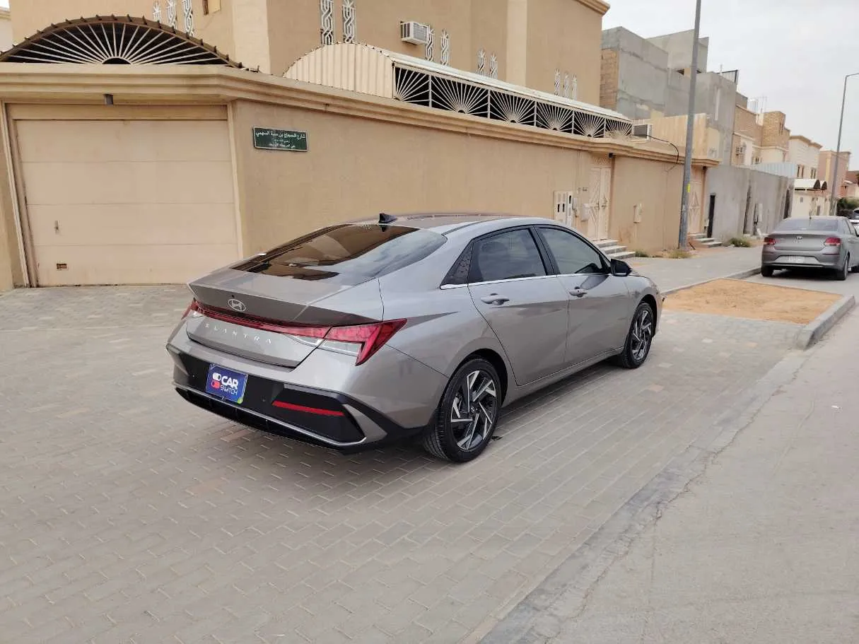 Car image 5