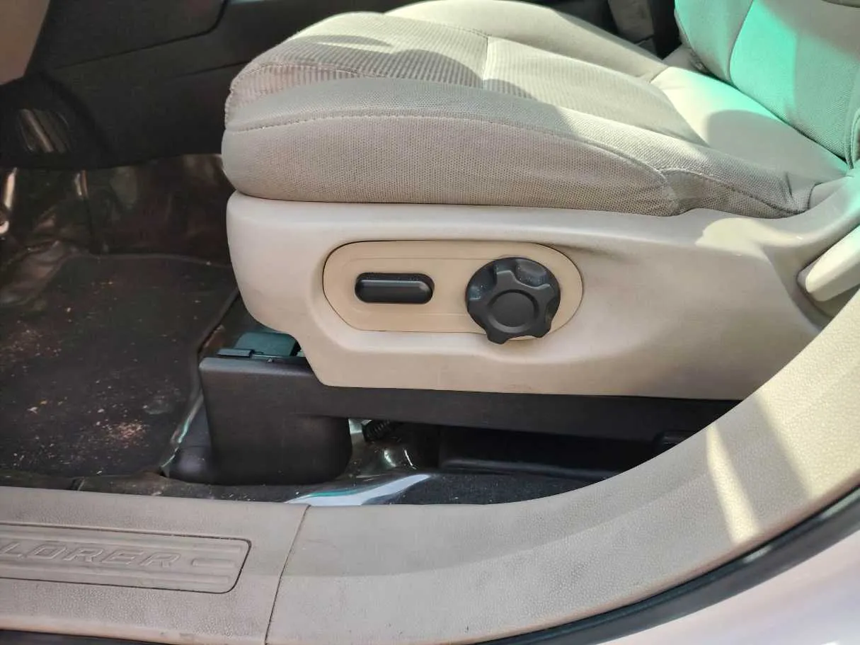 Car image 39