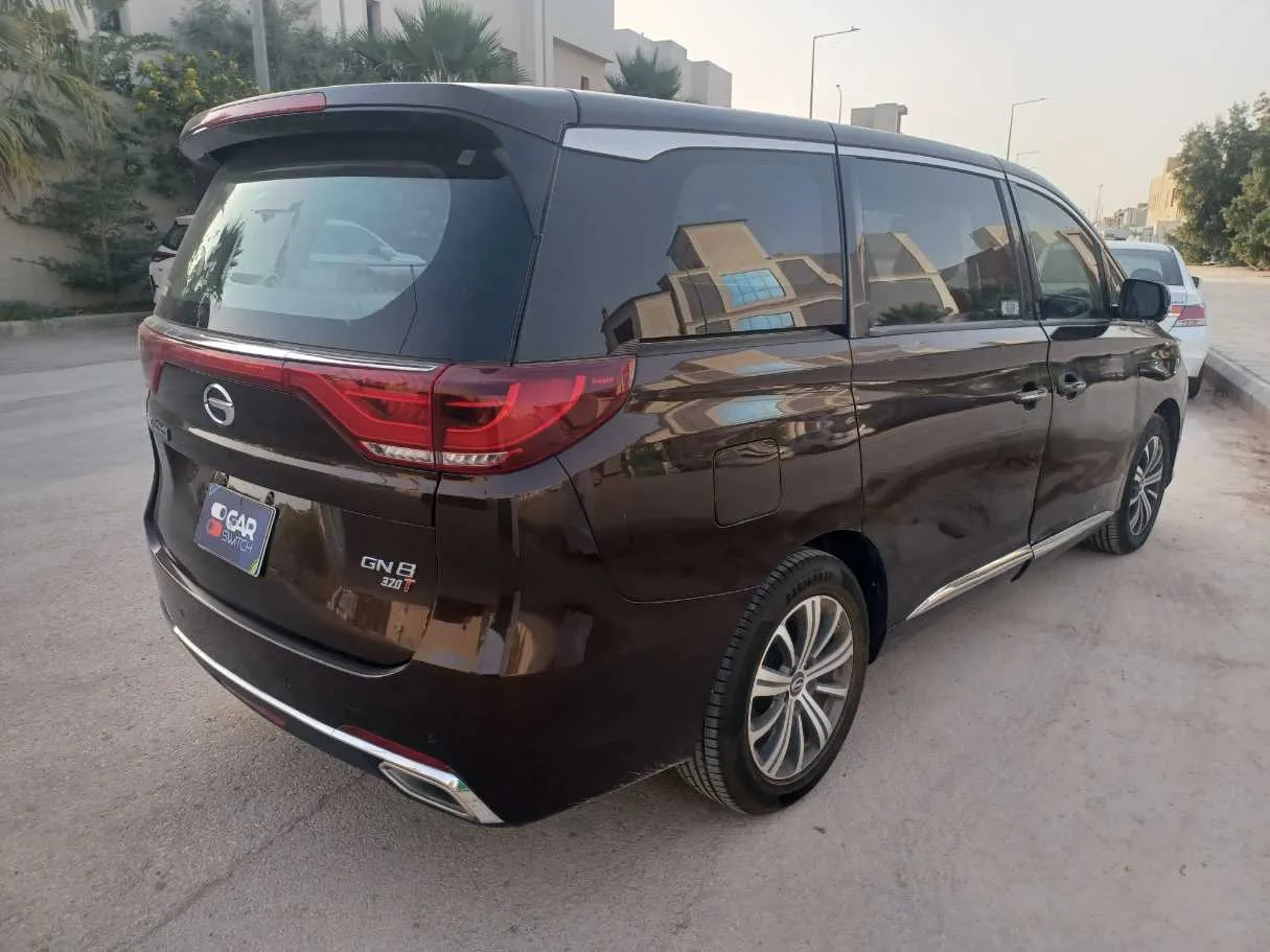 Car image 5