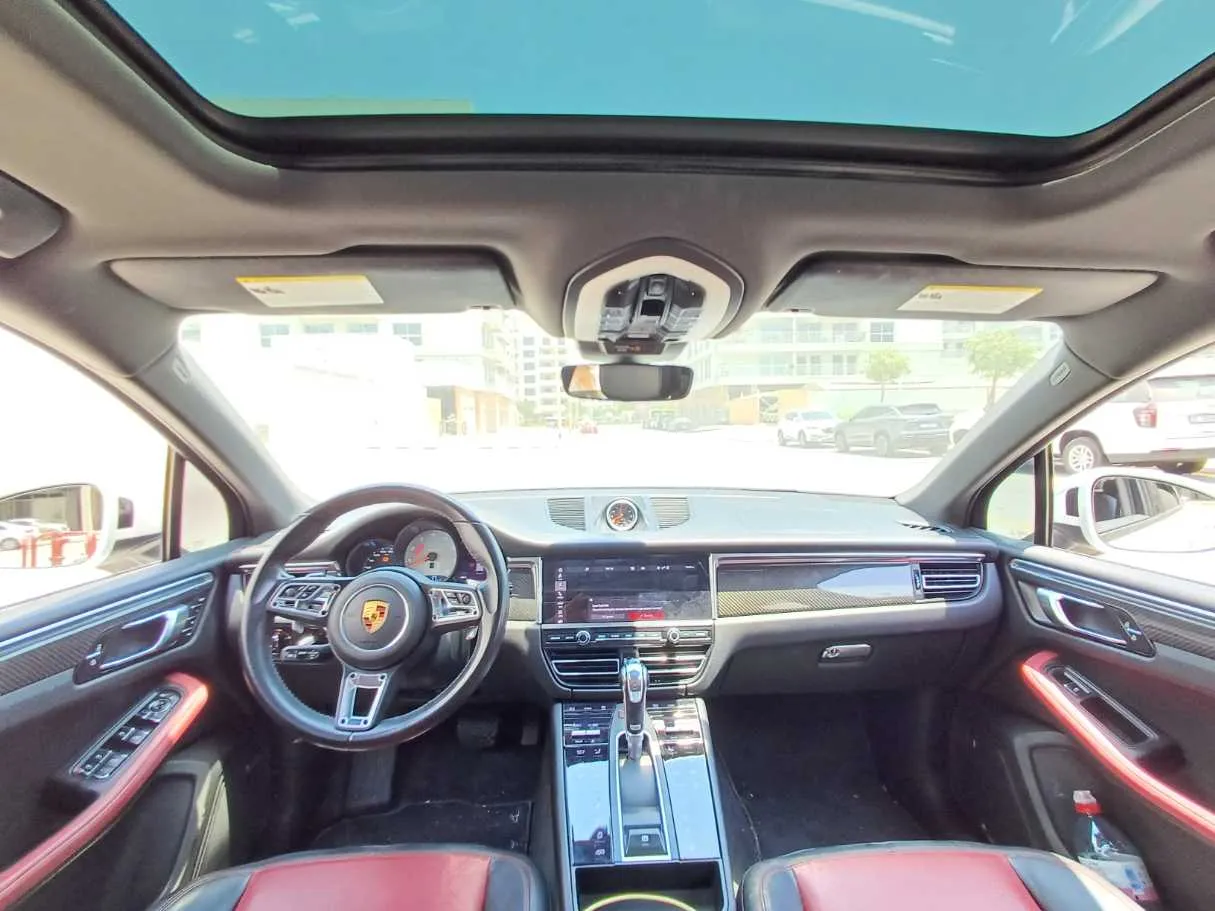 Car image 14