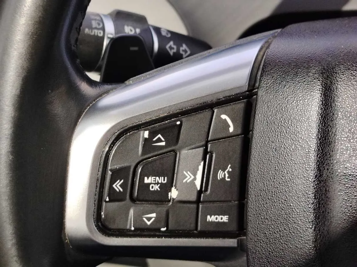 Car image 30