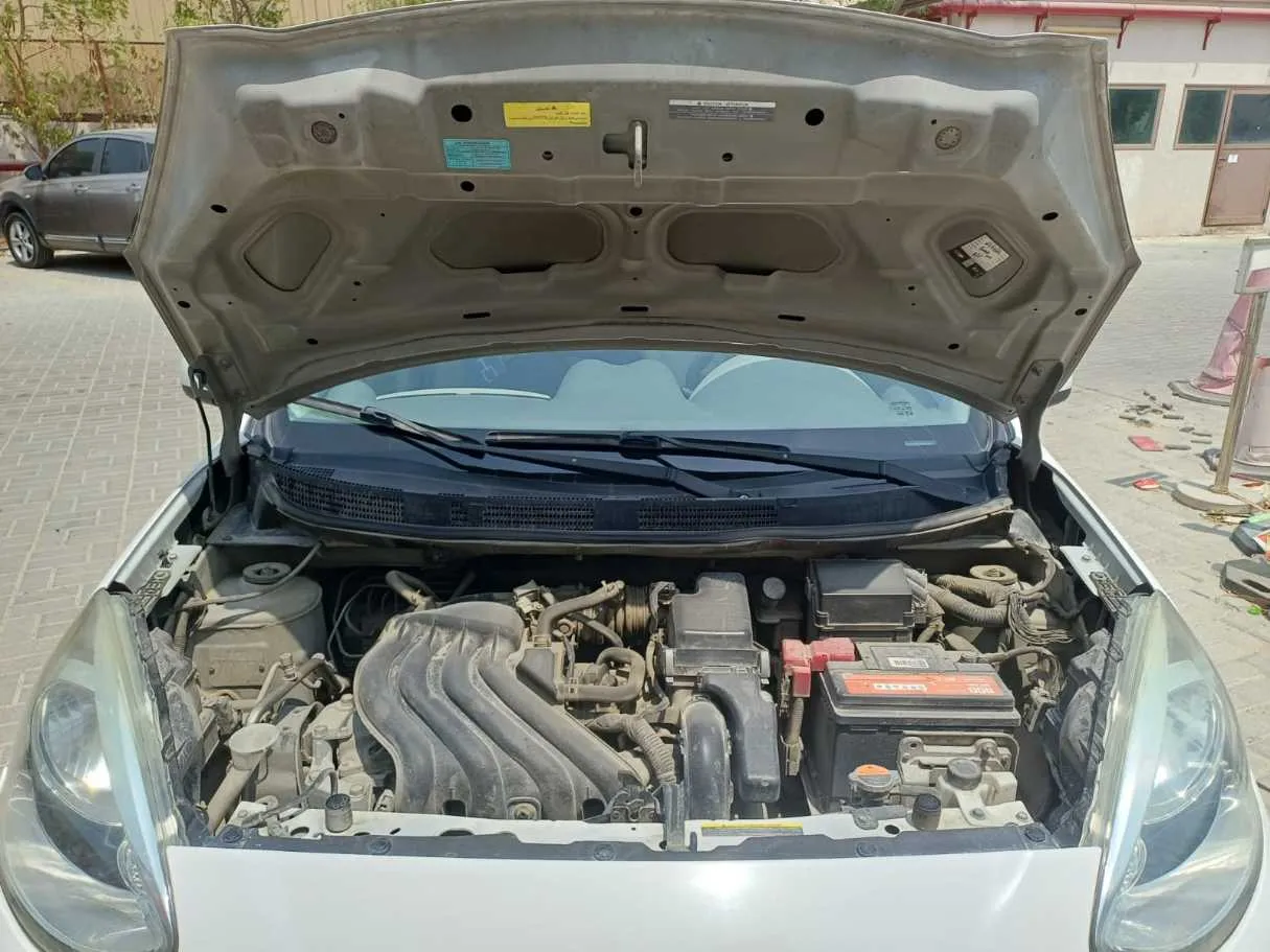 Car image 19