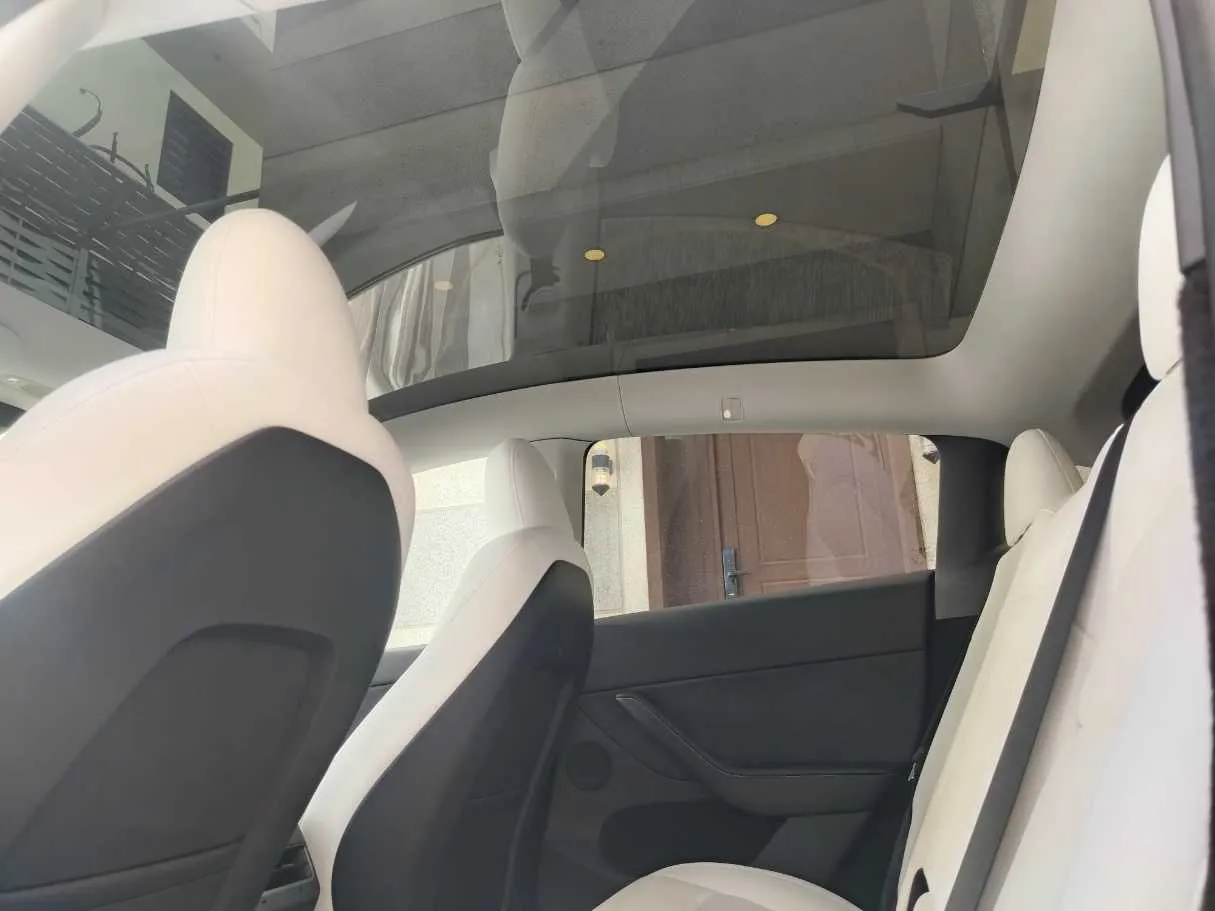 Car image 20