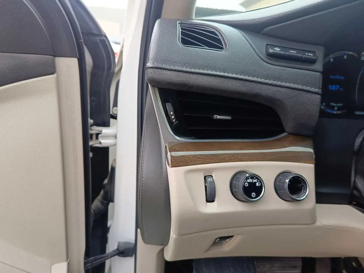 Car image 34