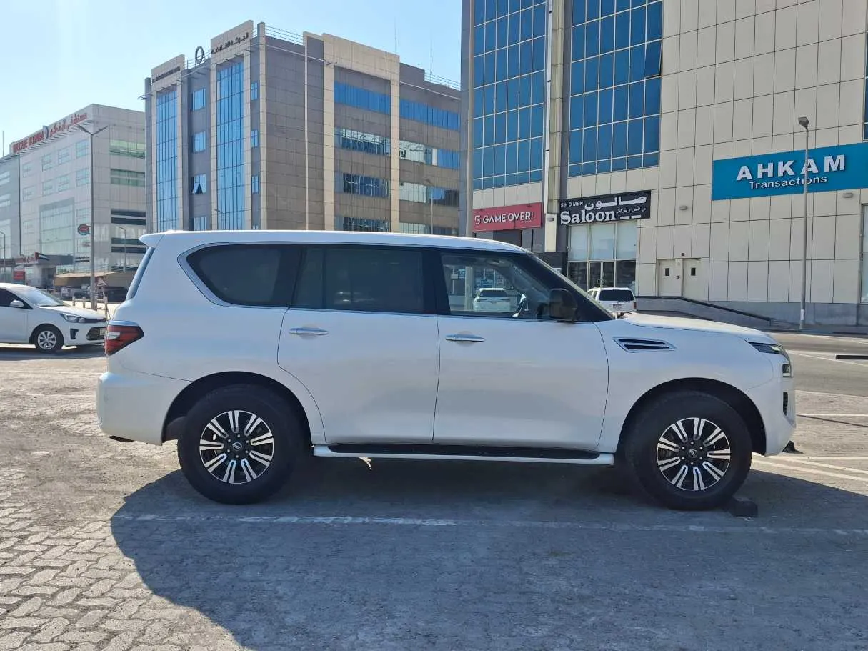 Car image 8