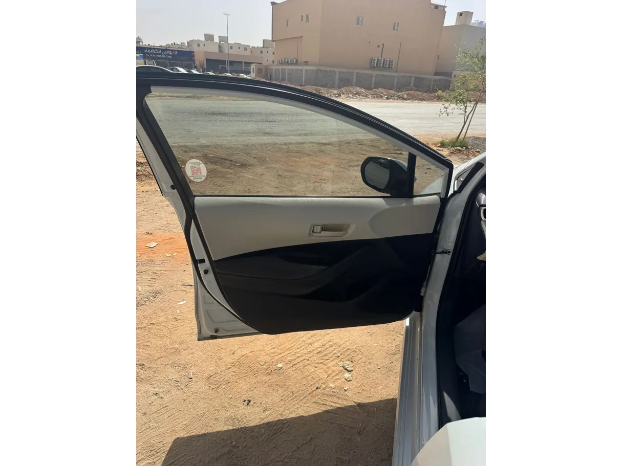 Car image 10