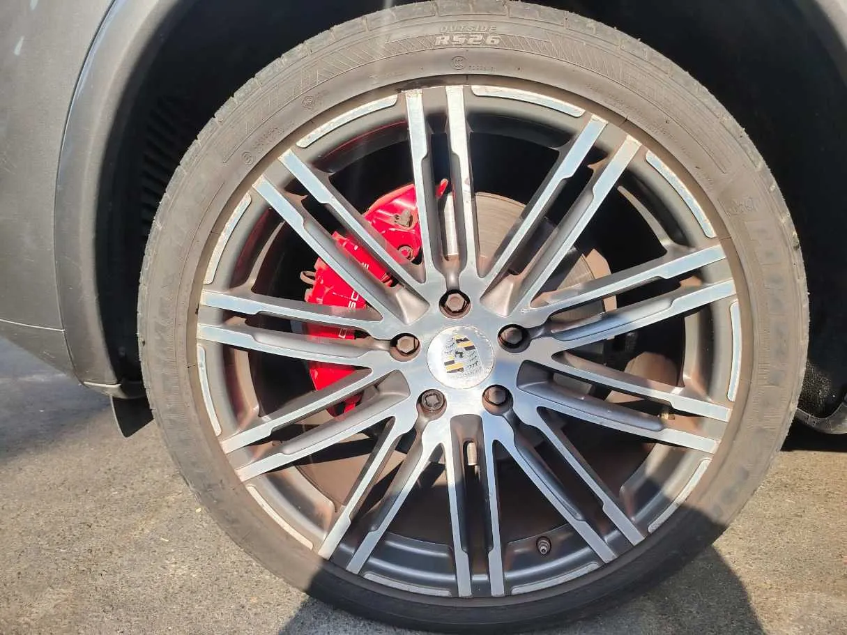 Car image 10