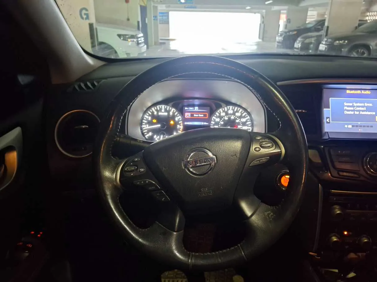 Car image 10