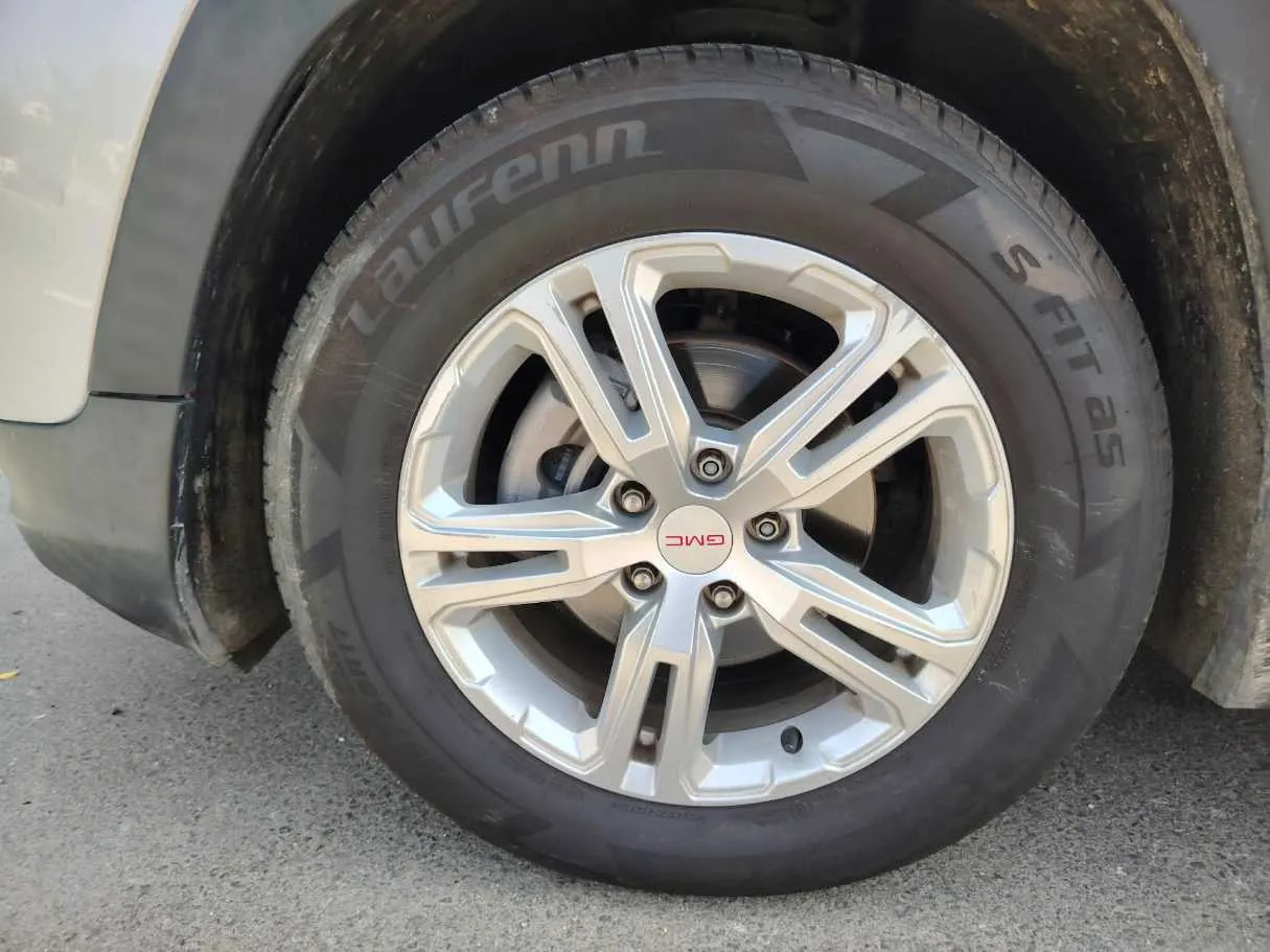 Car image 10