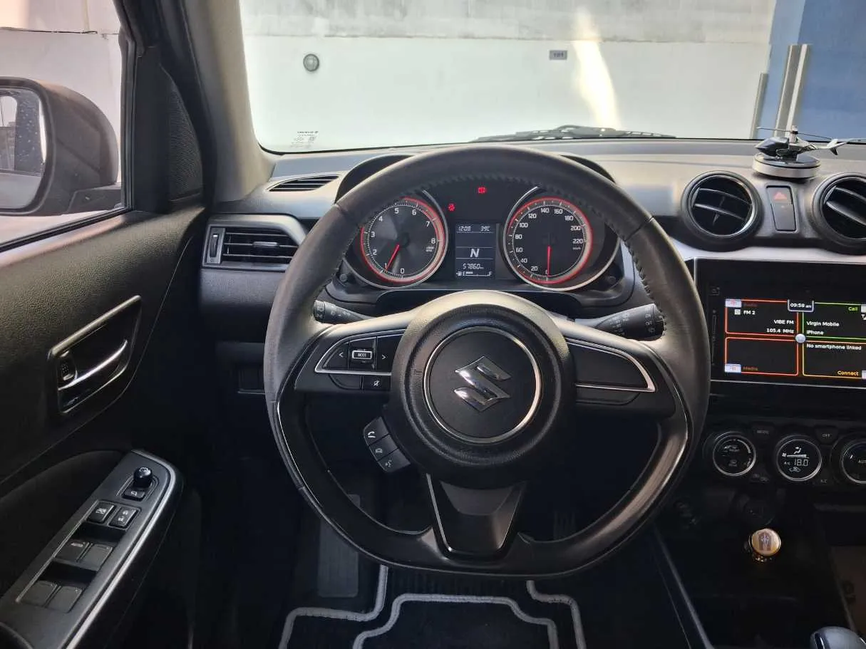Car image 19