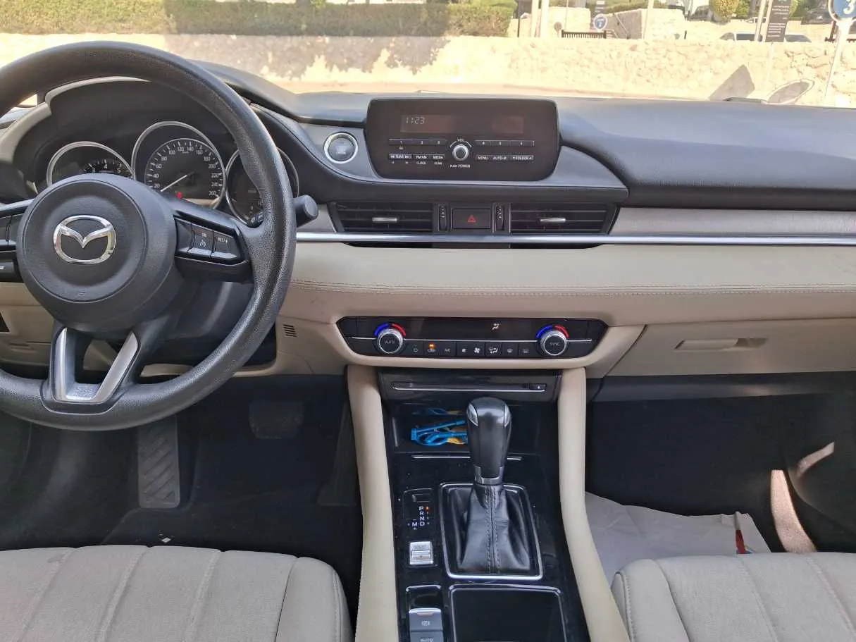 Car image 17