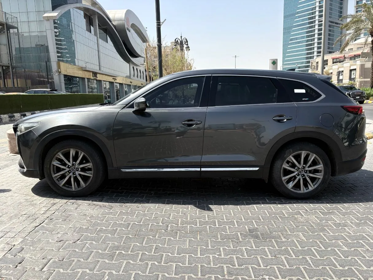 Car image 8