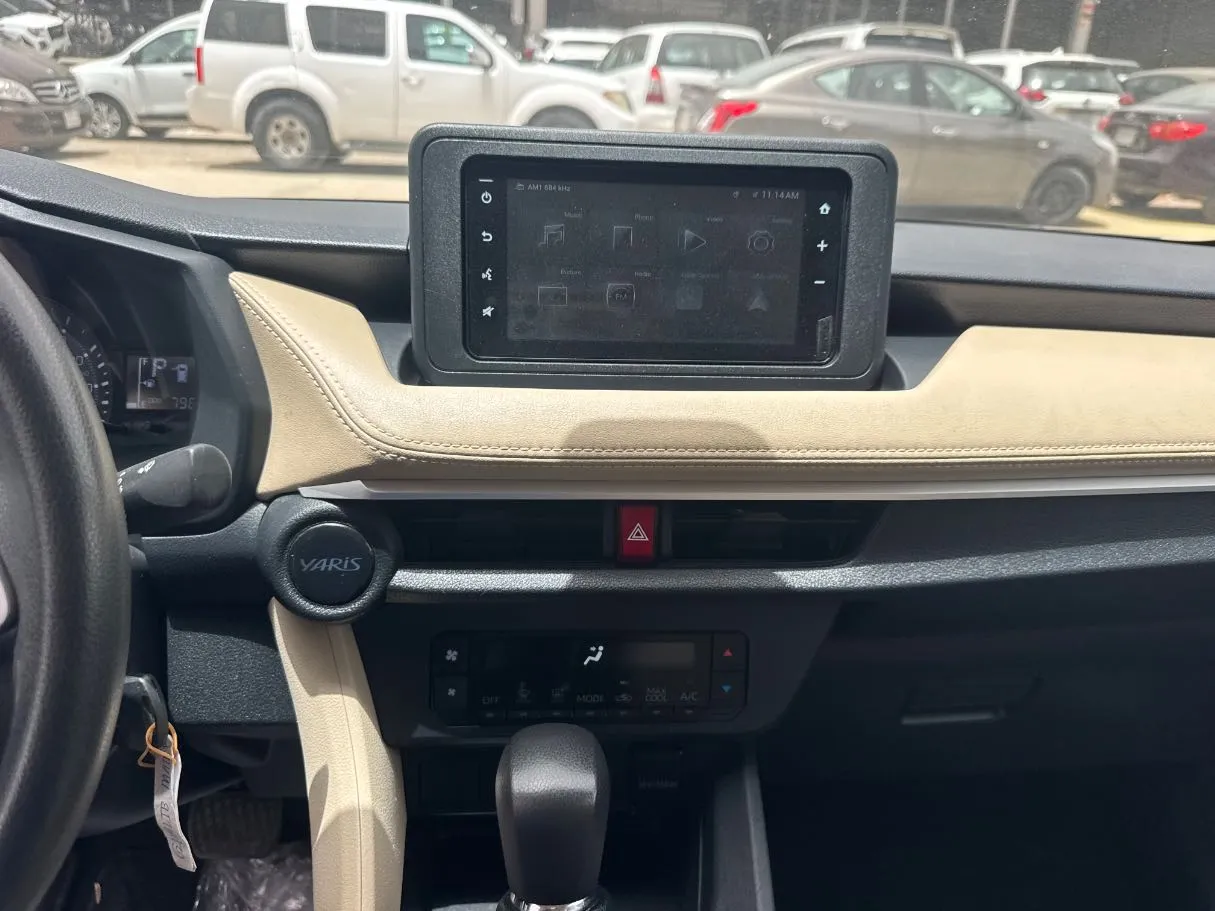 Car image 11