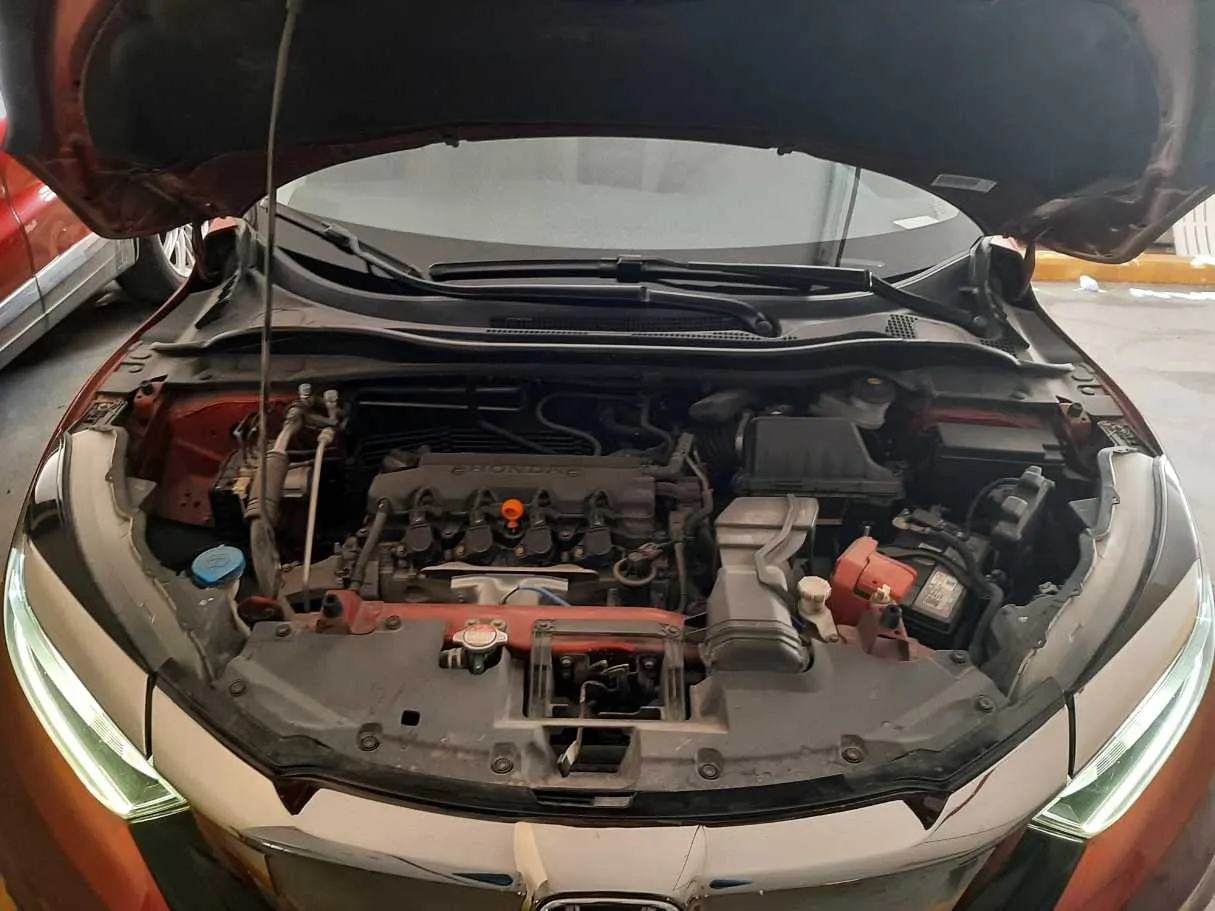 Car image 19