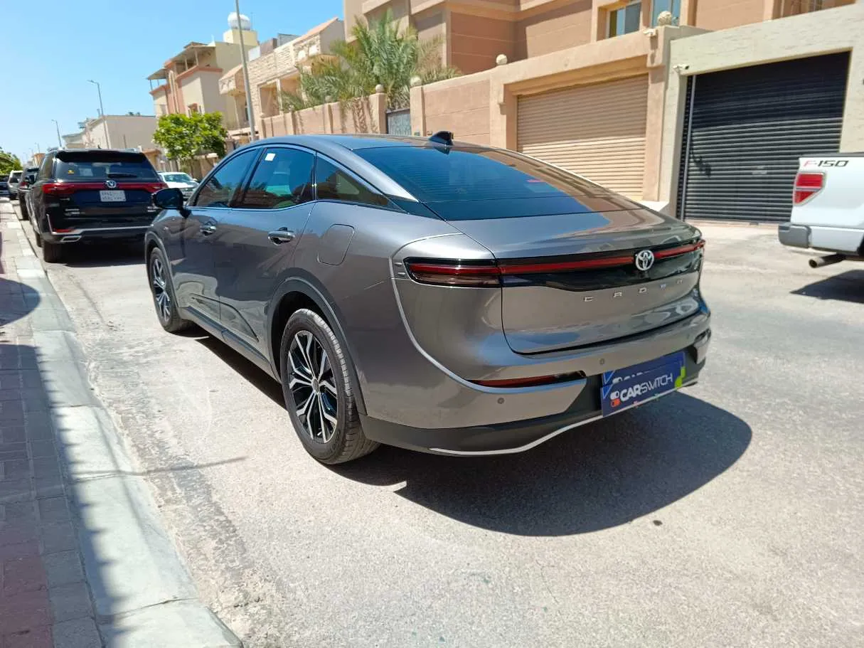 Car image 9