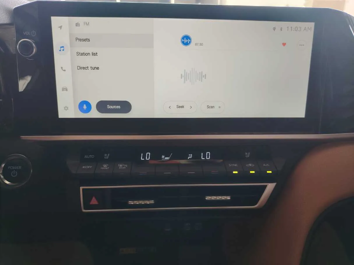 Car image 26