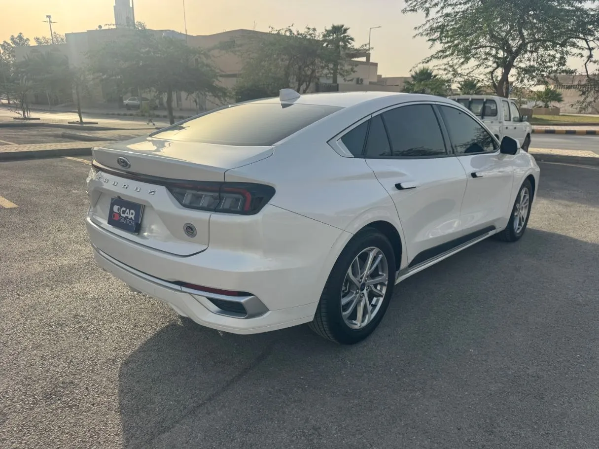 Car image 5