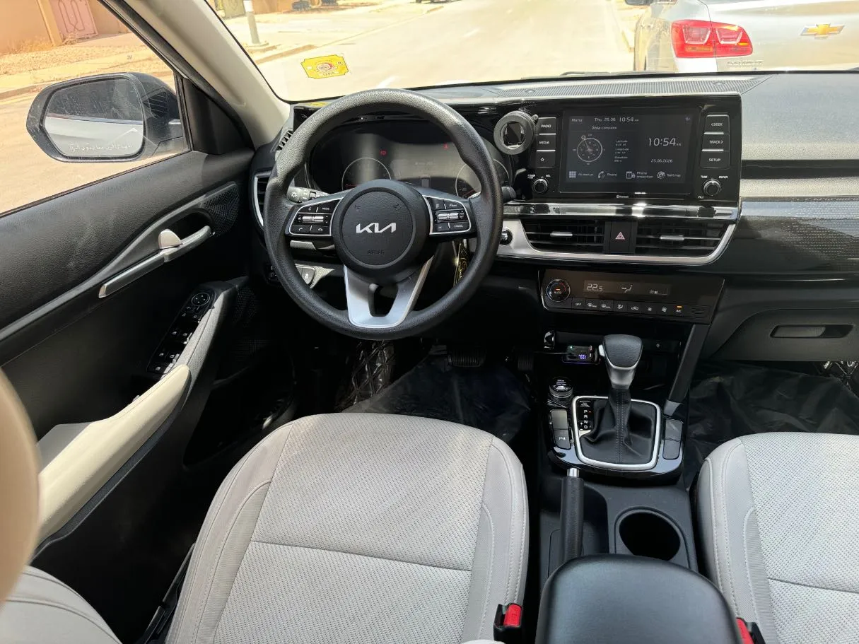 Car image 15