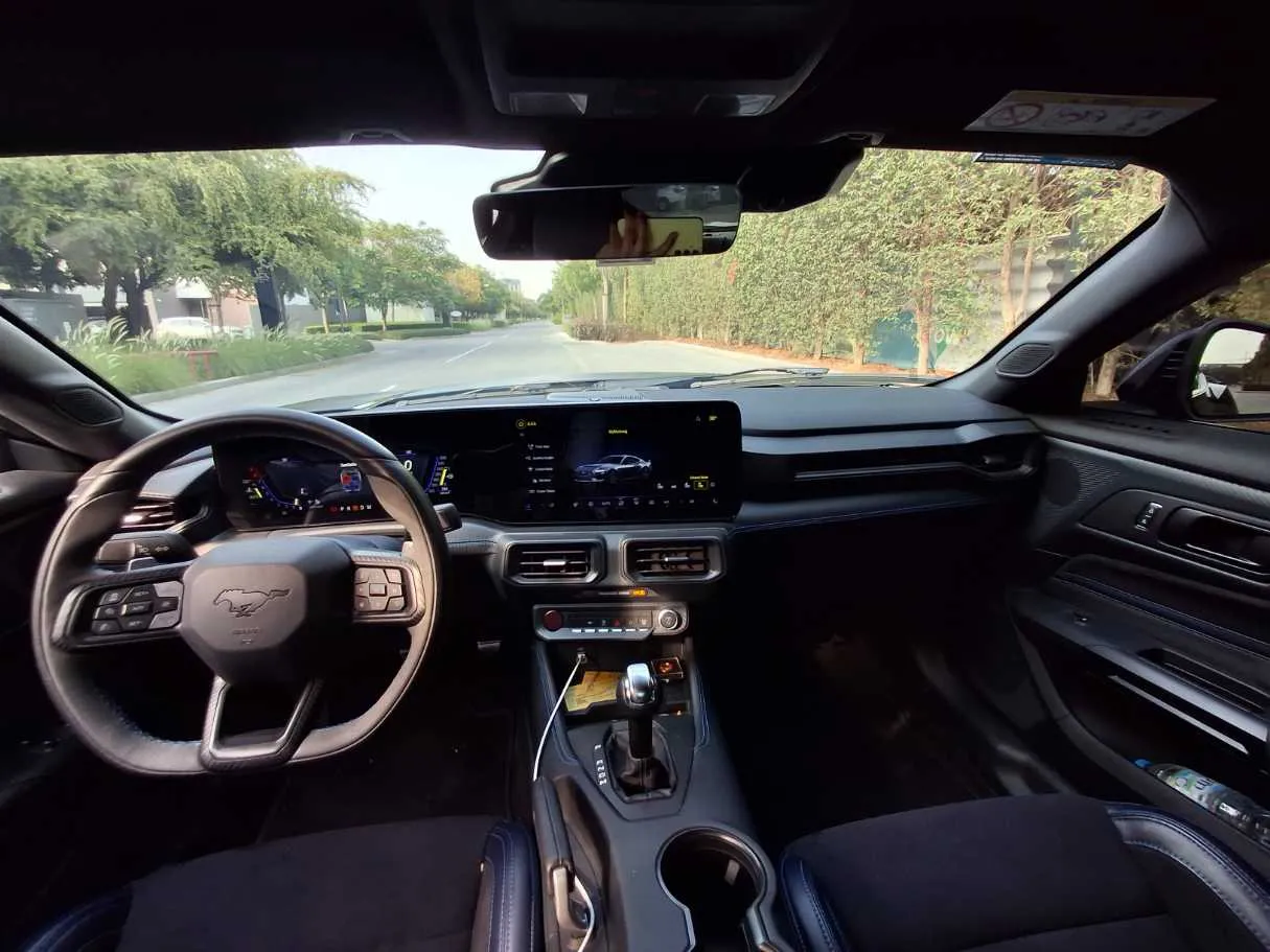 Car image 17