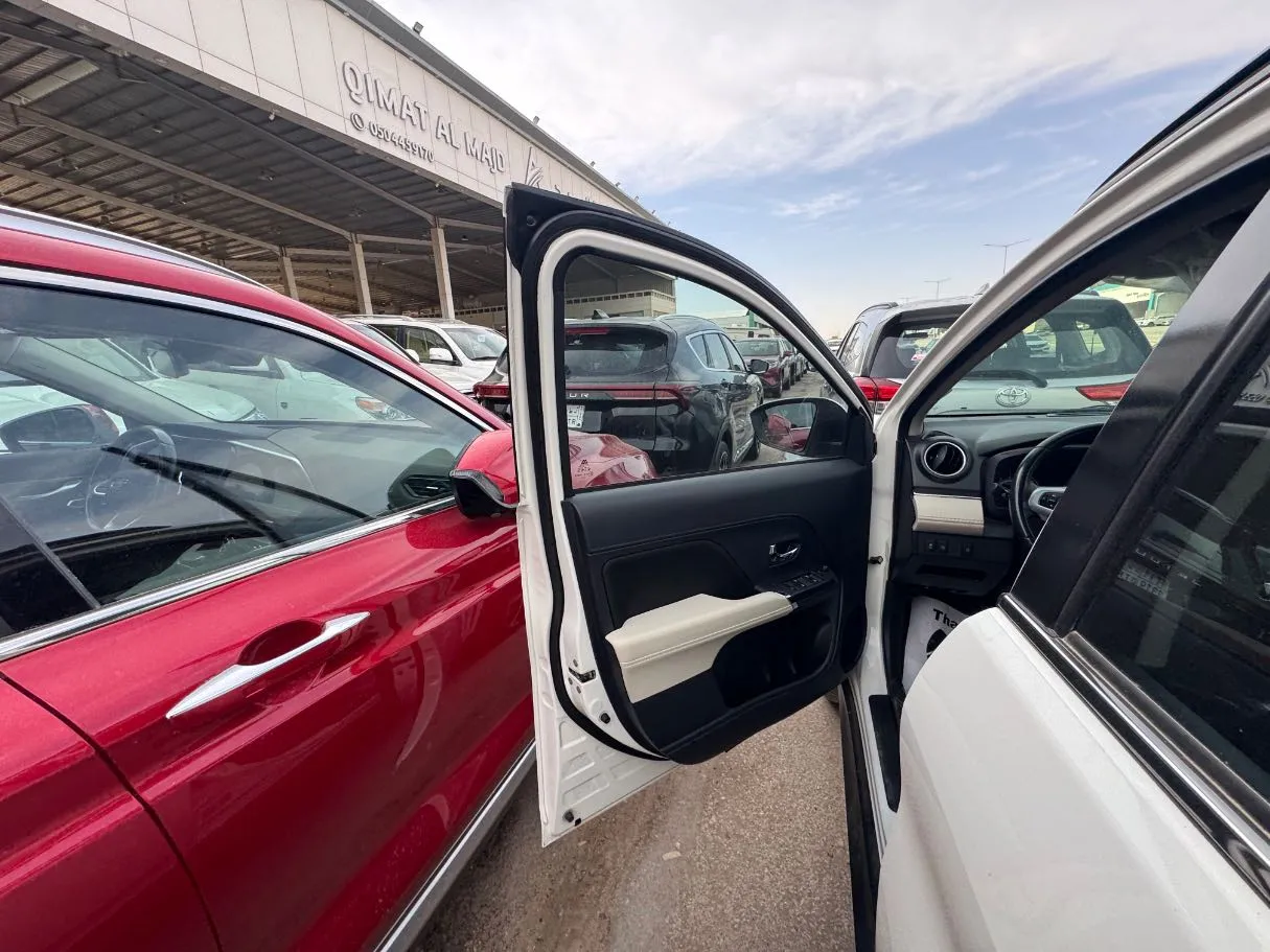 Car image 8