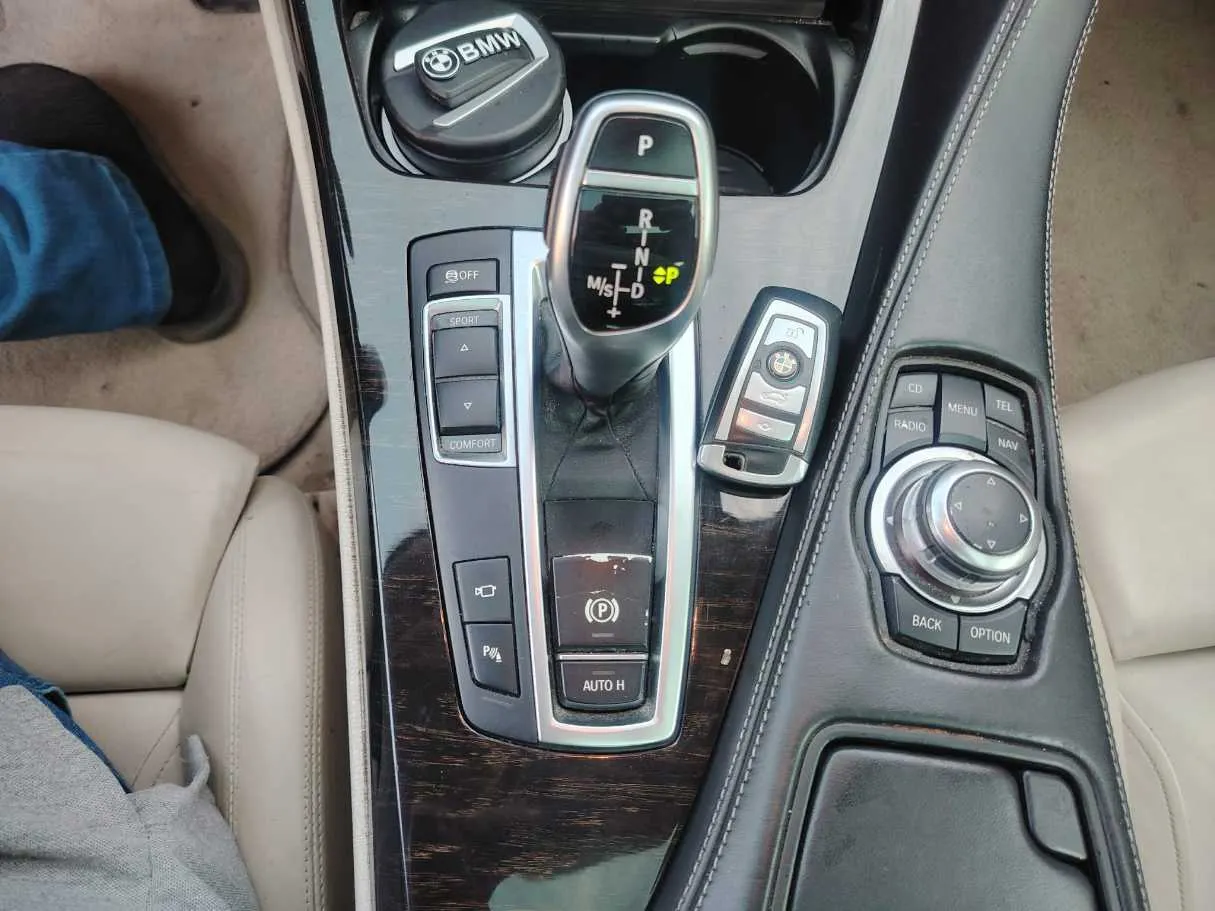 Car image 19