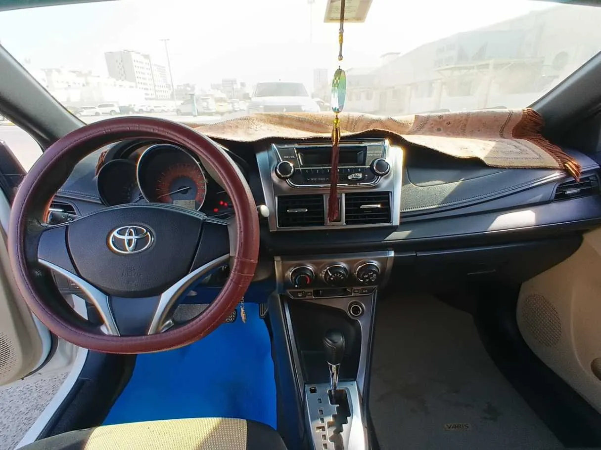 Car image 14