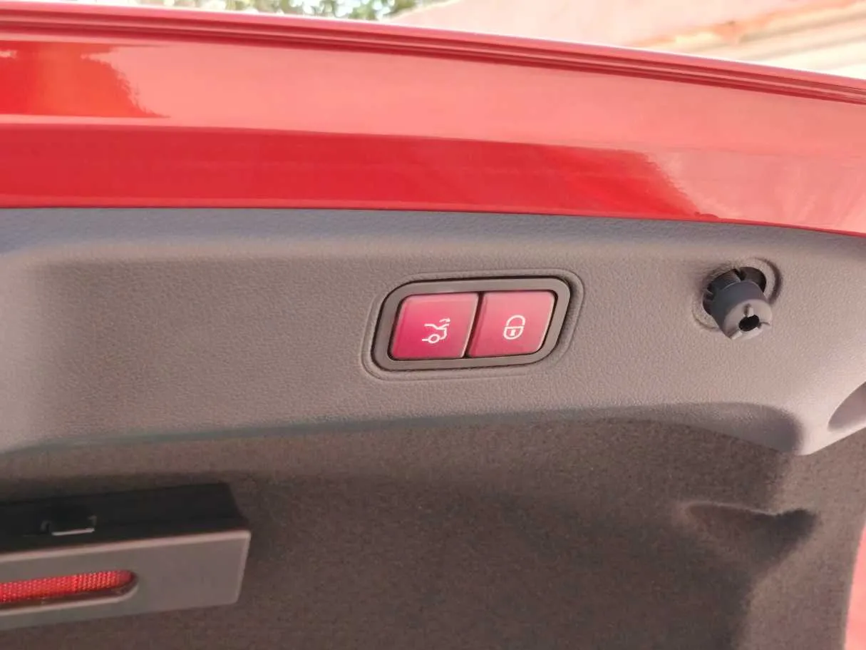 Car image 34